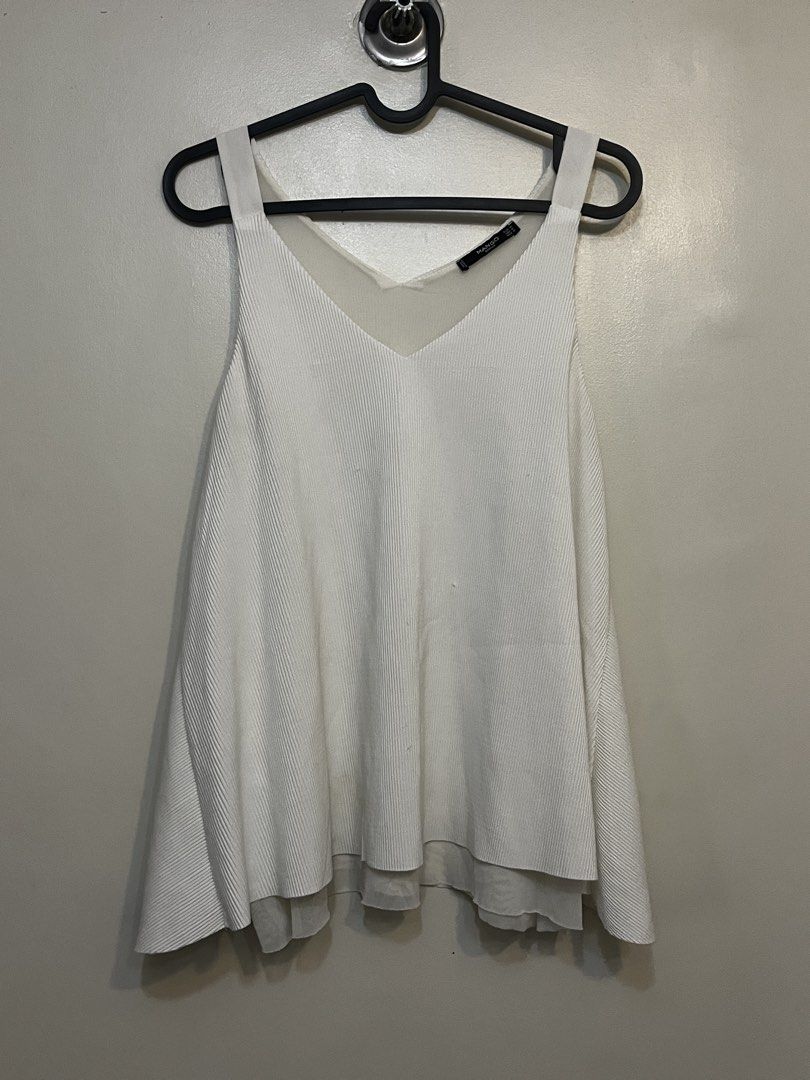 (BUNDLE) Top (Category: Sleeveless) located in Quezon City. Submitted by declutteringbyjam (Listing ID 1468556219, Image 2). Description: - preloved -medium to large -bundle for 400 -180 each -additional for sf.