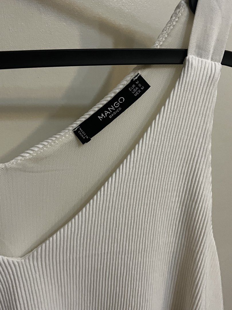 (BUNDLE) Top (Category: Sleeveless) located in Quezon City. Submitted by declutteringbyjam (Listing ID 1468556219, Image 3). Description: - preloved -medium to large -bundle for 400 -180 each -additional for sf.