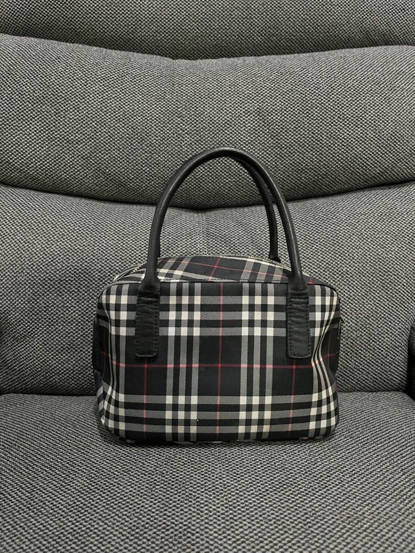 Burberry Plaid Hand Bag (Category: Purses & Pouches) located in Baguio. Submitted by outdoor_threadsss (Listing ID 1468647190, Image 2). Description: .