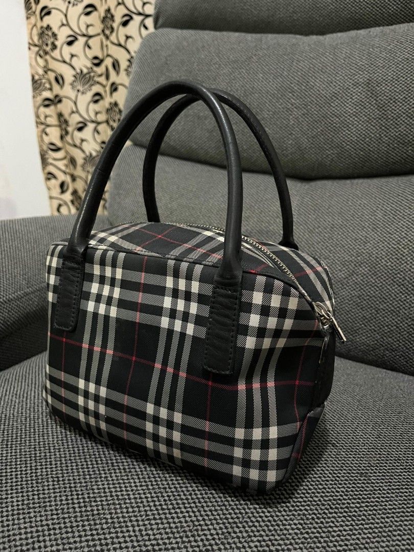 Burberry Plaid Hand Bag (Category: Purses & Pouches) located in Baguio. Submitted by outdoor_threadsss (Listing ID 1468647190, Image 1). Description: .