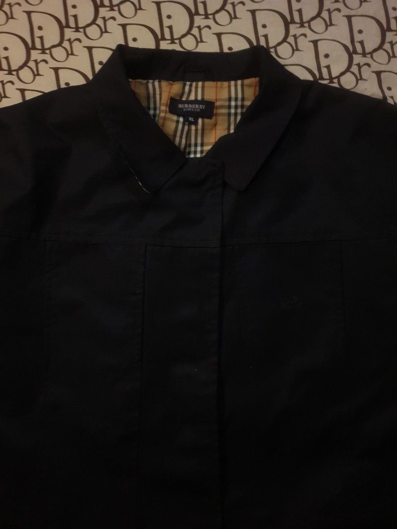Burberry Trench coat (Category: Coats, Jackets and Outerwear) located in San Fernando. Submitted by retro.district. (Listing ID 1468709528, Image 2). Description: - Burberry trench coat - Size: Medium (21x38) - Condition: Excellent - Issue Missing belt - Color Rate: 9.5/10.