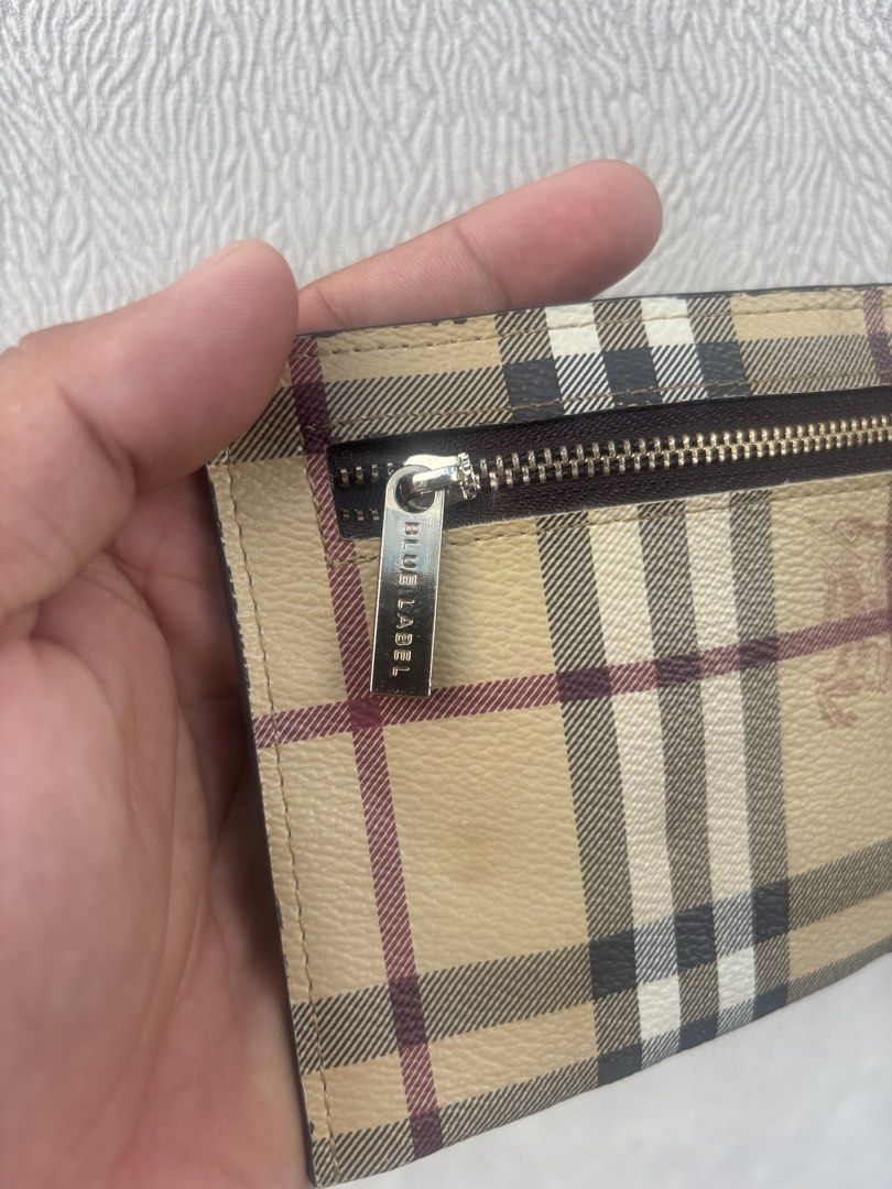Burberry Wallet (Category: Luxury Bags & Wallets) located in Baybay. Submitted by thrift.ed2023 (Listing ID 1468586065, Image 3). Description: Burberry Wallet No Issue Good as New .
