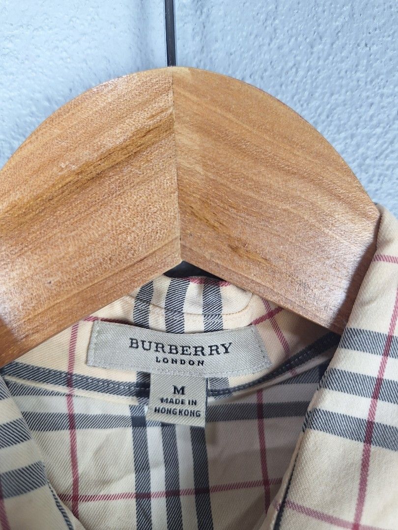 Burberry Womens Longsleeve (Category: Luxury Apparel) located in Sibulan. Submitted by studioxano (Listing ID 1468591441, Image 3). Description: Burberry Womens Longsleeve -P750 + SF Size M length 25.5 / Width 18 Excellent condi 9.5/10 color rate no issue Loc:Dumaguete city.