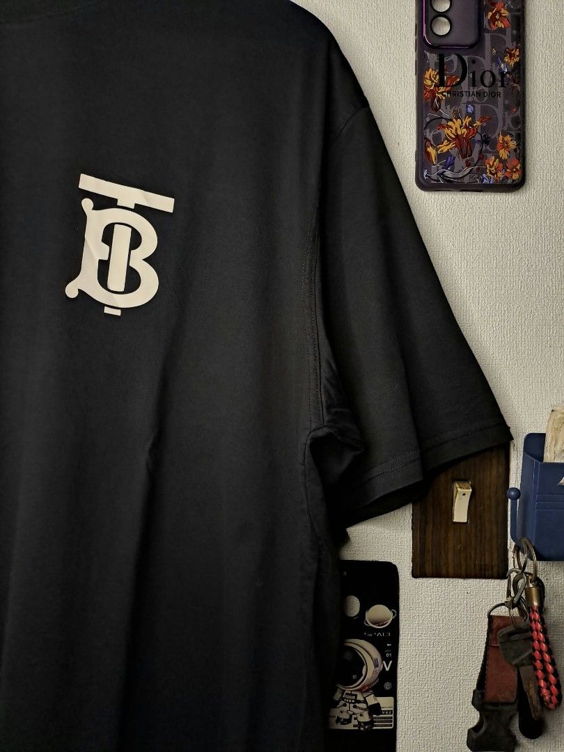 Burburry Emerson TB Monogram Chest Logo (Category: Luxury Apparel) located in Quezon City. Submitted by yaseen73 (Listing ID 1468709850, Image 2). Description: Authentic Burberry (TB) Thomas Burberry Monogram Logo Cotton Black Oversized T - Shirt Chest Logo Made in Portugal - Wearing Size : Large on Tags - Width '25 - Length '29 - Color Rate : 9.9/10 - Needs Wash - Nearly New Condition 🔥🔥🔥 PRE - OWNED 🔥🔥🔥 or Best Offer Courier : J&T Lalamov