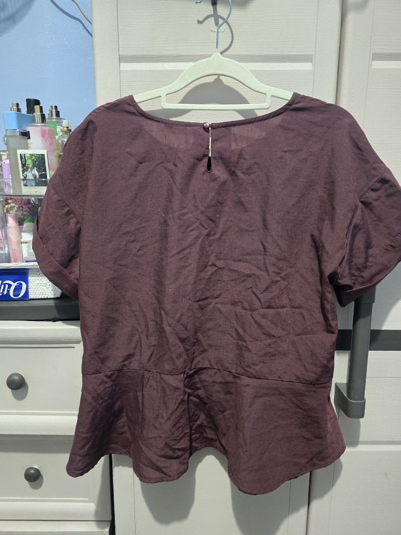Burgundy Chiffon Twist Top (Category: Blouses) located in Quezon City. Submitted by dinesaur (Listing ID 1468689270, Image 2). Description: .