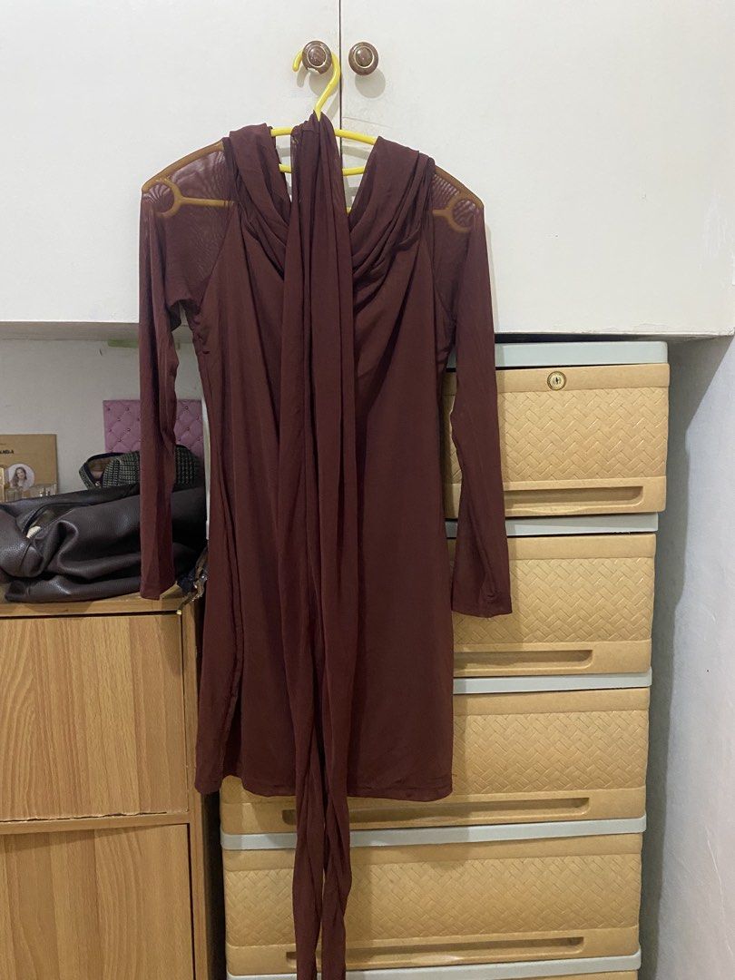 Burgundy dress (Category: Dresses) located in Pasig City. Submitted by avery4444 (Listing ID 1468705981, Image 3). Description: Once lang nagamit sa event.