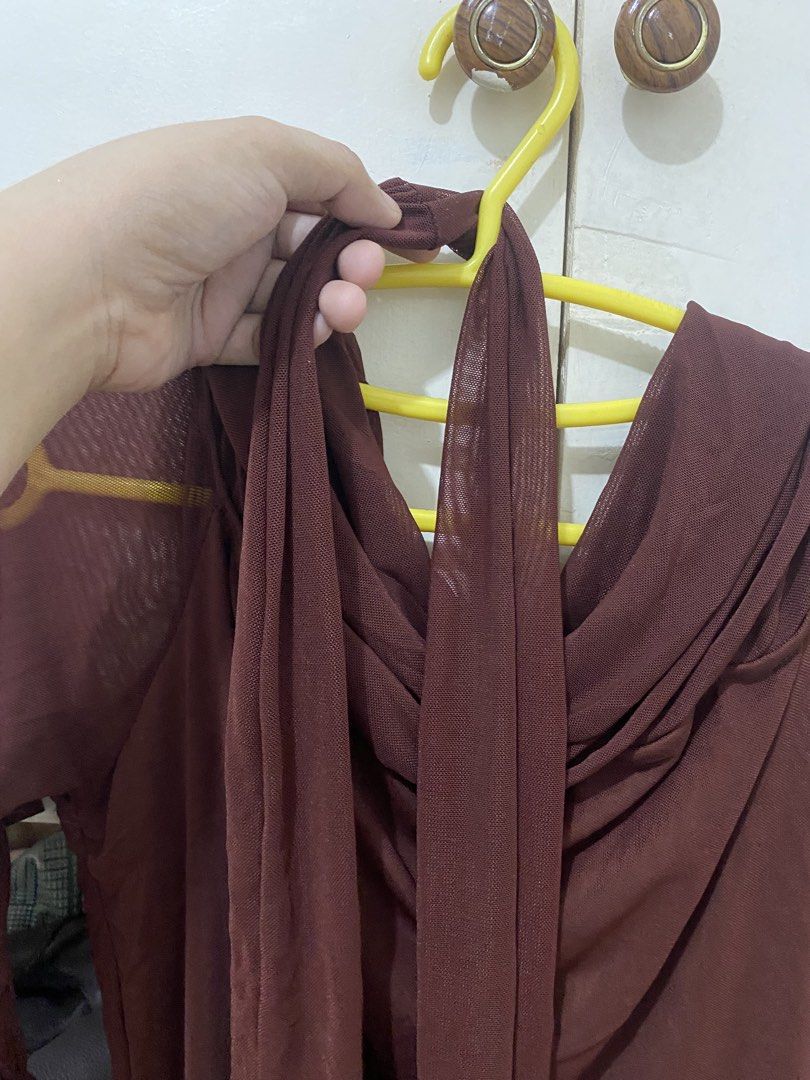 Burgundy dress (Category: Dresses) located in Pasig City. Submitted by avery4444 (Listing ID 1468705981, Image 2). Description: Once lang nagamit sa event.