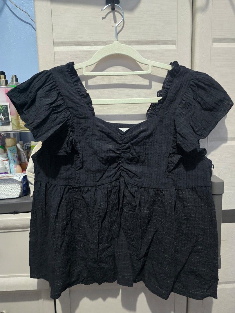 Bustier Doll Top (Category: Blouses) located in Quezon City. Submitted by dinesaur (Listing ID 1468689715, Image 1). Description: m-l.