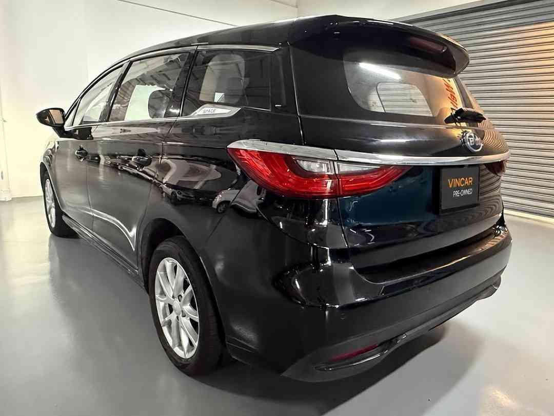 BYD e6 Electric [71.7 kWh] (A) (Category: Used Cars) located in Singapore. Submitted by vincar_pre-owned (Listing ID 1468517221, Image 2). Description: 8yrs/500k km battery warranty. 1 owner. Perfect MPV for whole family with comfortable legroom space and ample boot space. Contact us today to arrange a viewing at the V1ncar pre-owned showroom now! Features: Powered by electric motor with blade battery mated to single speed transmission producing 