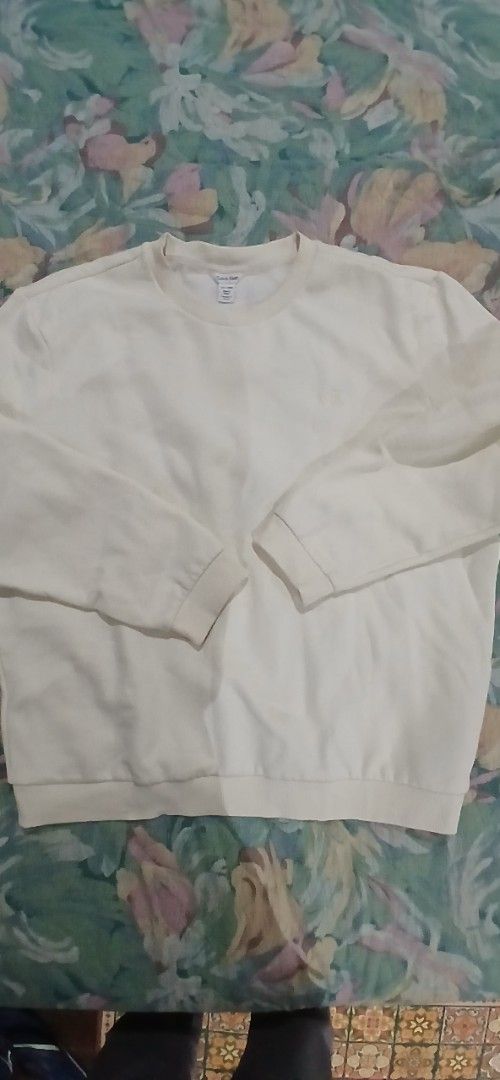 Calvin Klein 2XL sweatshirt (Category: Coats, Jackets and Outerwear) located in Marikina City. Submitted by darthvader888 (Listing ID 1468710489, Image 1). Description: - Brand: Calvin Klein - Color: Cream - Size: XXL (approx. 28" length, 28" pit-to-pit) - Material: Soft fleece interior for extra warmth - Details: Long sleeves, ribbed cuffs and hem, minimal branding - Condition: Clean with no major stains or flaws - Origin: Made in Kenya.