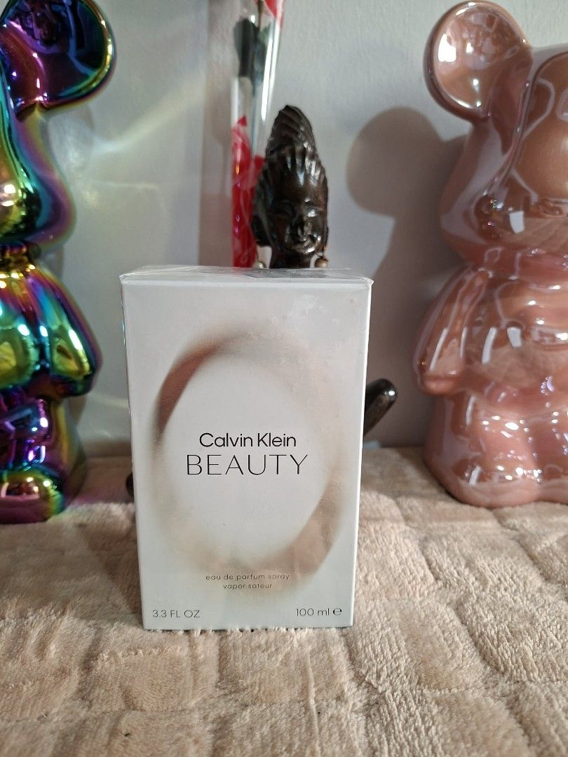 Calvin Klein Beauty (Category: Fragrance & Deodorants) located in Mabalacat. Submitted by maryraray (Listing ID 1468643773, Image 1). Description: 🌸SCENT PROFILE: Elegant Floral fragrance featuring top notes of Ambrette (Musk Mallow), heart note of Jasmine, at base note of Virginia Cedar. Isang napakadalisay, sophisticated, at feminine scent na perpekto para sa pang-office o special occasions! ​💯 CONDITION: Brand New & Sealed in Original Box.