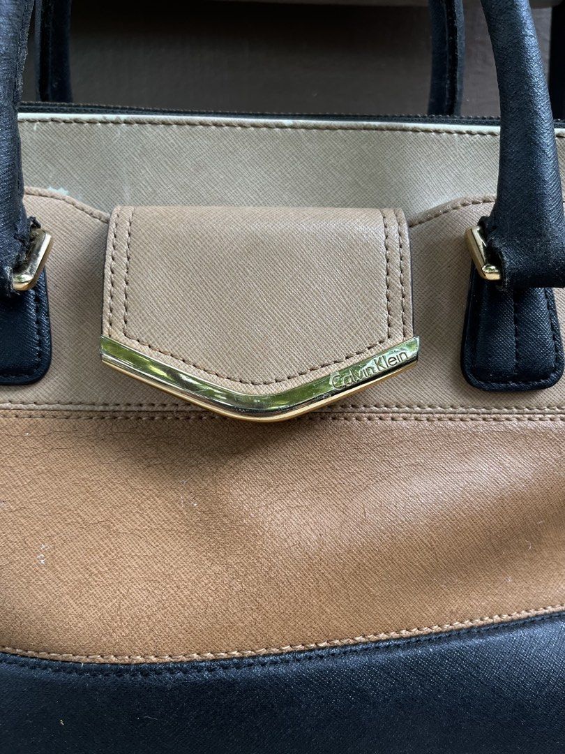 Calvin Klein Saffiano Satchel / Handbag (Category: Luxury Bags & Wallets) located in Limasawa. Submitted by ndifferance (Listing ID 1468573732, Image 2). Description: RFS: Has been stored inside the closet for years so need to unload to buy a brand new one 📌Dimes: Height 9 inches Length 15-16 inches Width 3.8 - 4.5 inches color rate Khaki | Beige | Black 9.5/10 Issue: Hairline cracks, creases, small peel off (see photos clearly to check the cond