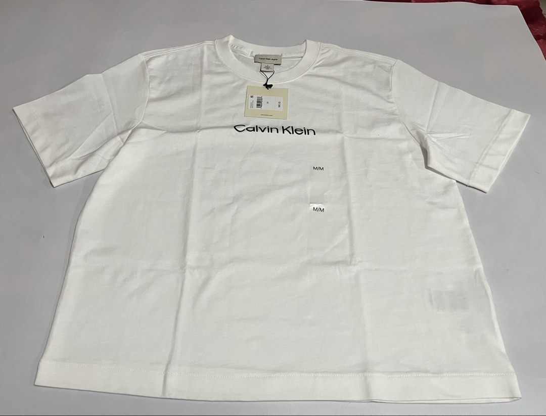 Calvin Klein Tshirt (Category: Shirts) located in Santa Rosa. Submitted by ninaparis (Listing ID 1468603100, Image 3). Description: Original Calvin Klein Women’s Boxy fit size Medium .