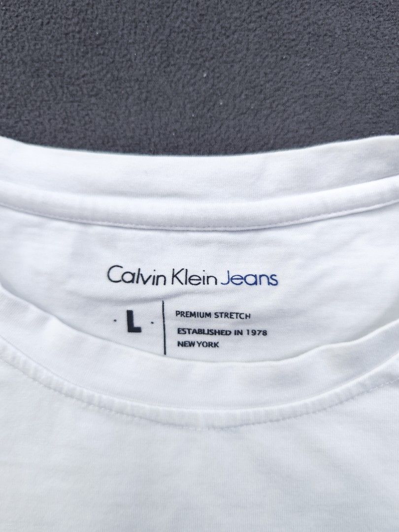 Calvin Klein Womens Tee (Category: Shirts) located in Bulacan. Submitted by emilj23 (Listing ID 1468521559, Image 3). Description: Calvin Klein Womens Tee Size L on tag L 23 W 17.5 Condition 9/10 Color rate 9/10 No Issue.