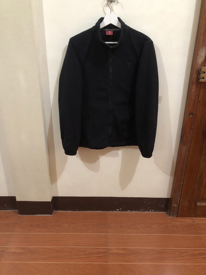 Camel Fleece Black Jacket (Category: Coats, Jackets and Outerwear) located in Oas. Submitted by alithrifthunter (Listing ID 1468592605, Image 2). Description: .