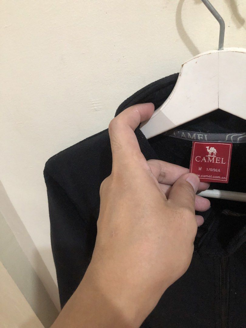 Camel Fleece Black Jacket (Category: Coats, Jackets and Outerwear) located in Oas. Submitted by alithrifthunter (Listing ID 1468592605, Image 3). Description: .