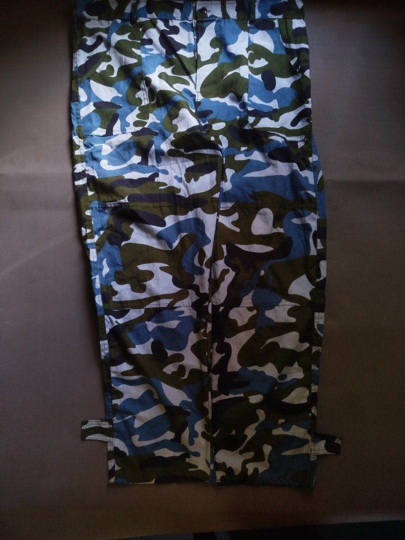Camou pants (Category: Jeans) located in Tayug. Submitted by leift (Listing ID 1468551432, Image 1). Description: .