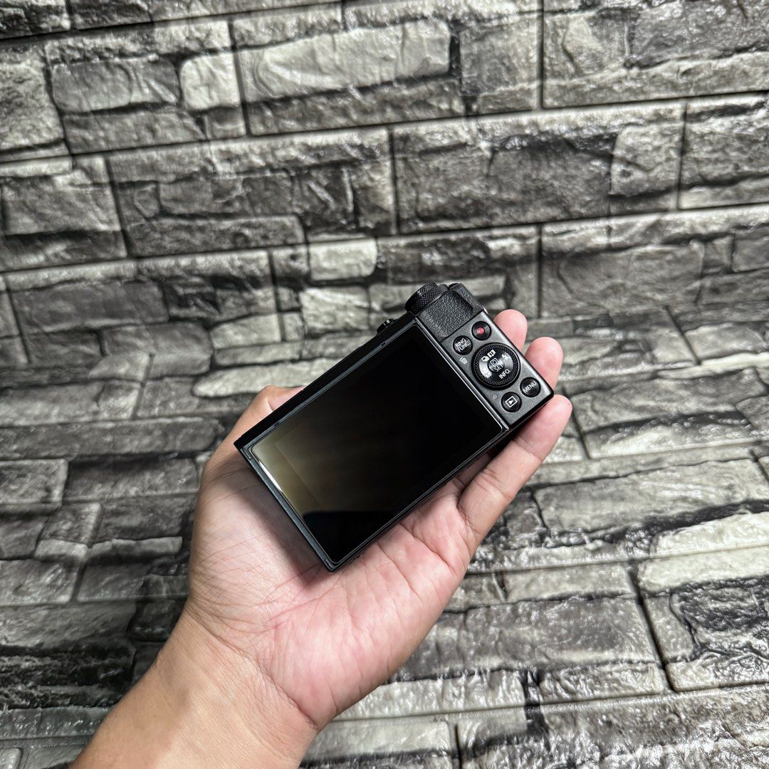 Canon G7x Mark II | Compact Camera (Category: Cameras) located in Caloocan City. Submitted by oltekgadgets (Listing ID 1468606183, Image 3). Description: Canon G7x Mark II | Compact Camera Key Features: *20.1MP 1” CMOS Sensor *DIGIC 7 Image Processor *4.2x Optical Zoom f/1.8-f/2.8 Lens *24-100mm (35mm Equivalent) *3.0” 1.04m-Dot Tilting LCD Touchscreen *Full HD 1080p Video Recording at 60 fps *Built-In Wi-Fi with NFC *ISO 12800, up to 8 fps Shoot
