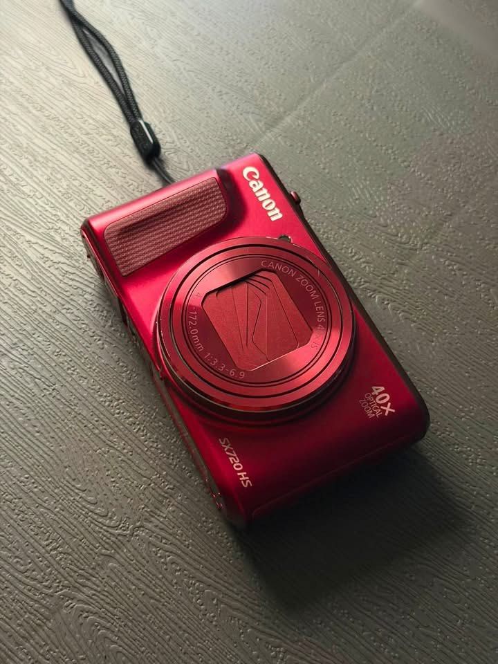Canon PowerShot SX720 HS (Category: Cameras) located in Caloocan City. Submitted by declutter.oli (Listing ID 1468692244, Image 1). Description: 📸 Canon PowerShot SX720 HS #preowned 🏷️ Price: ₱18,000 📝 SPECS: • 20MP CMOS Sensor • 40× Optical Zoom • 1080p Full HD 60fps • FULLY WORKING ❌ NO FUNCTIONAL ISSUES! • With minimal vignette 📦 INCLUSIONS: • Memory Card • Wrist Strap • Charger • Battery • Pouch 📍 LOC: Caloocan City, Metro Manila 🚚 MOD: