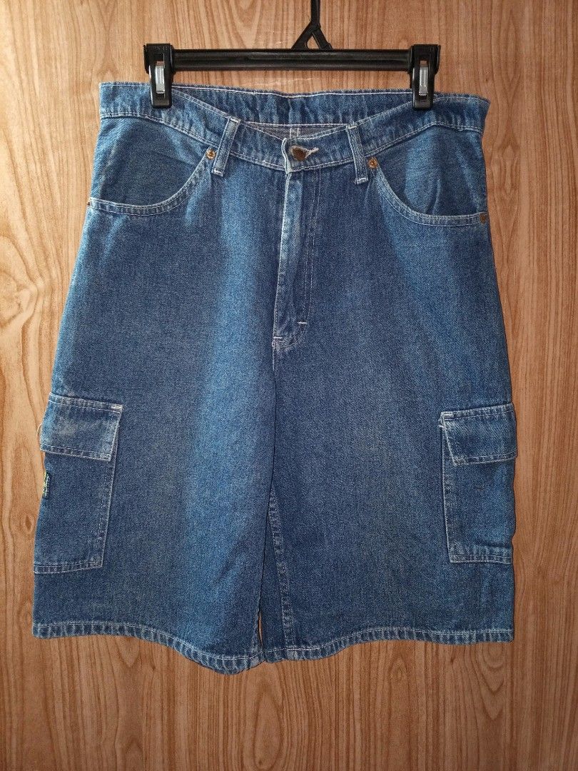 cargo jorts (Category: Tshirts & Polo Shirts ) located in Siquijor. Submitted by jallthi4_12345 (Listing ID 1468648263, Image 1). Description: 30 waistline 21 length hem 11 issue zipper MOP-GCASH JNT EXPRESS courier.
