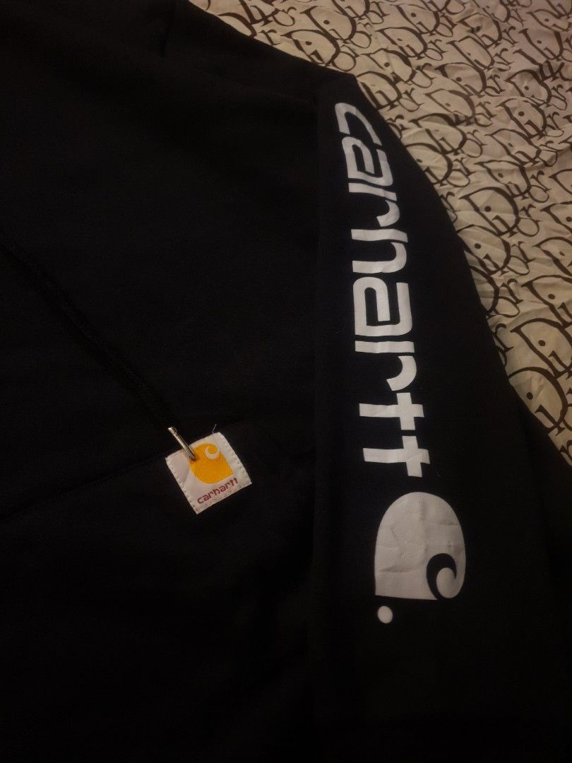 Carhartt side script hoodie (Category: Coats, Jackets and Outerwear) located in San Fernando. Submitted by retro.district. (Listing ID 1468709708, Image 3). Description: - Carhartt hoodie side script - Size: XL (26x29) - Condition: Excellent - issue: Missing tags - Color Rate: 9.5/10.