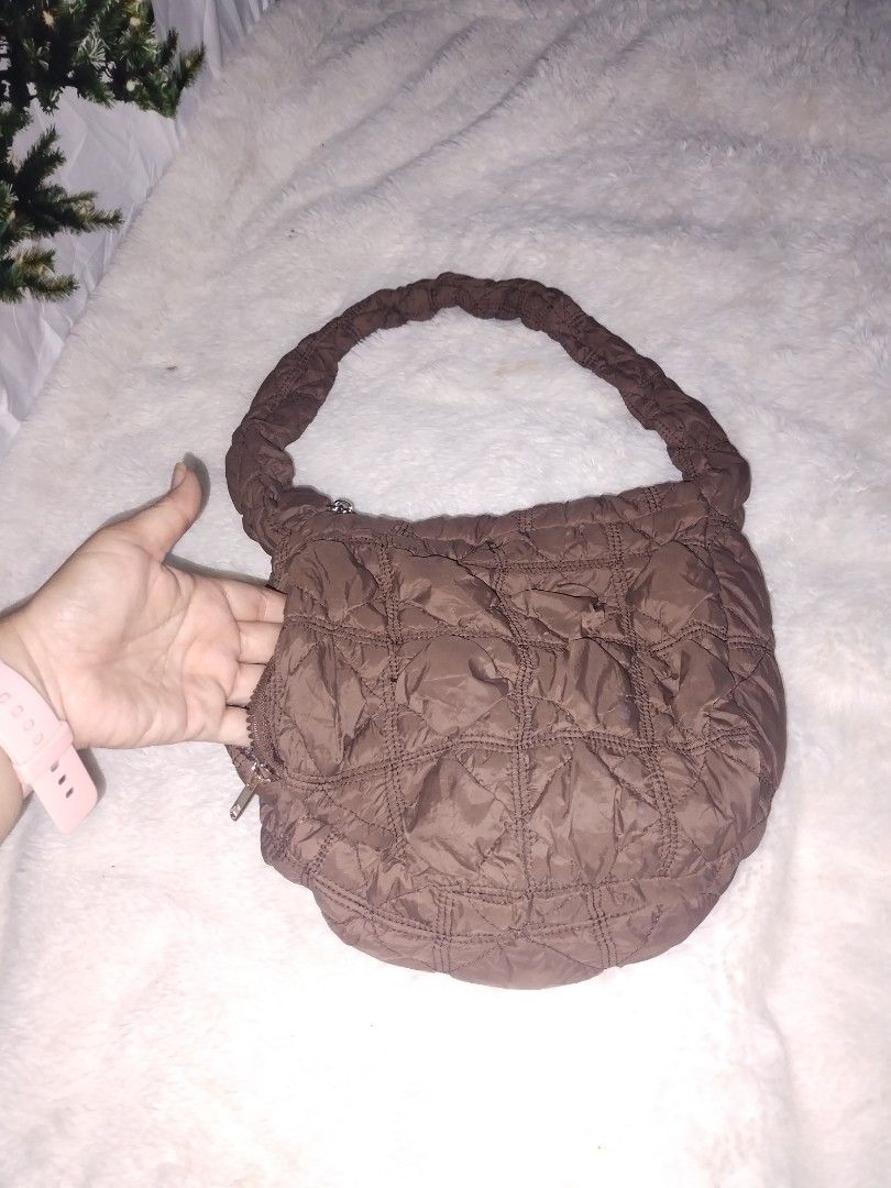 CARLYN SHOULDER BAG (Category: Shoulder Bags) located in Digos. Submitted by thrifted-sheila04 (Listing ID 1468613876, Image 2). Description: Good as new 10/10.