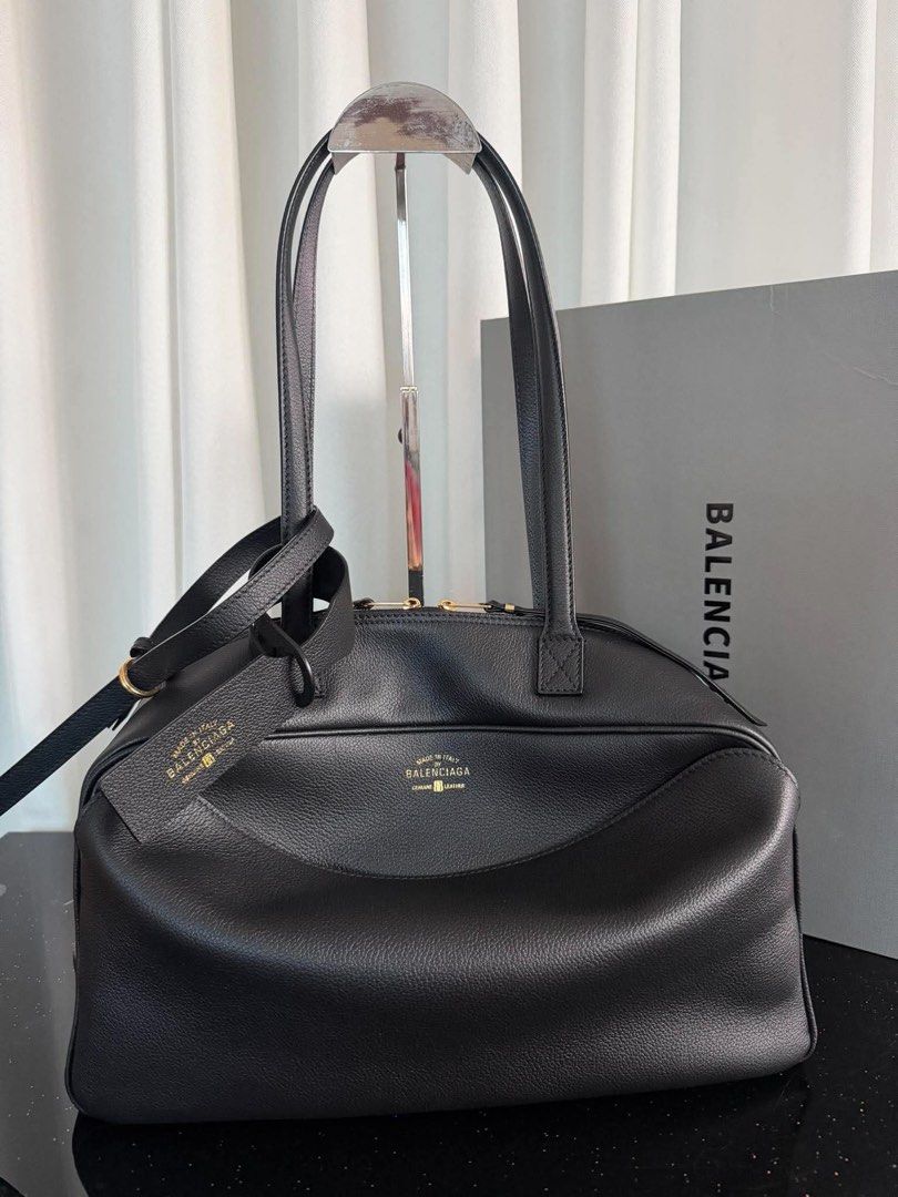 Carrie bowling balenciaga (Category: Luxury Bags & Wallets) located in Paranaque City. Submitted by kgmgiftedph20 (Listing ID 1468563953, Image 1). Description: .