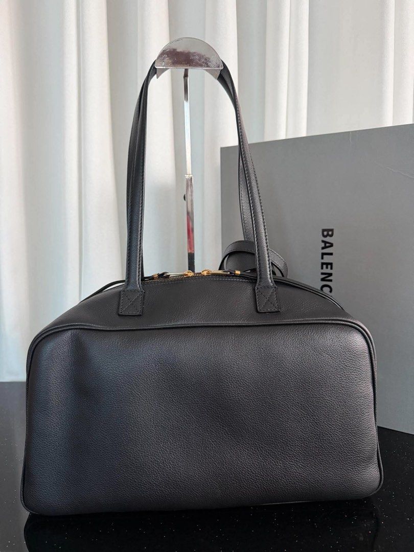 Carrie bowling balenciaga (Category: Luxury Bags & Wallets) located in Paranaque City. Submitted by kgmgiftedph20 (Listing ID 1468563953, Image 2). Description: .