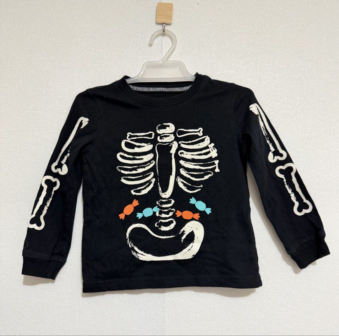 Carter’s Halloween long sleeves (Category: Babies & Kids Fashion) located in Dasmarinas. Submitted by elizmaebau68309 (Listing ID 1468629414, Image 1). Description: Carter’s Glow-in-the-Dark Skeleton and Candy Long-Sleeve T-Shirt for toddlers 2T Like new condition .