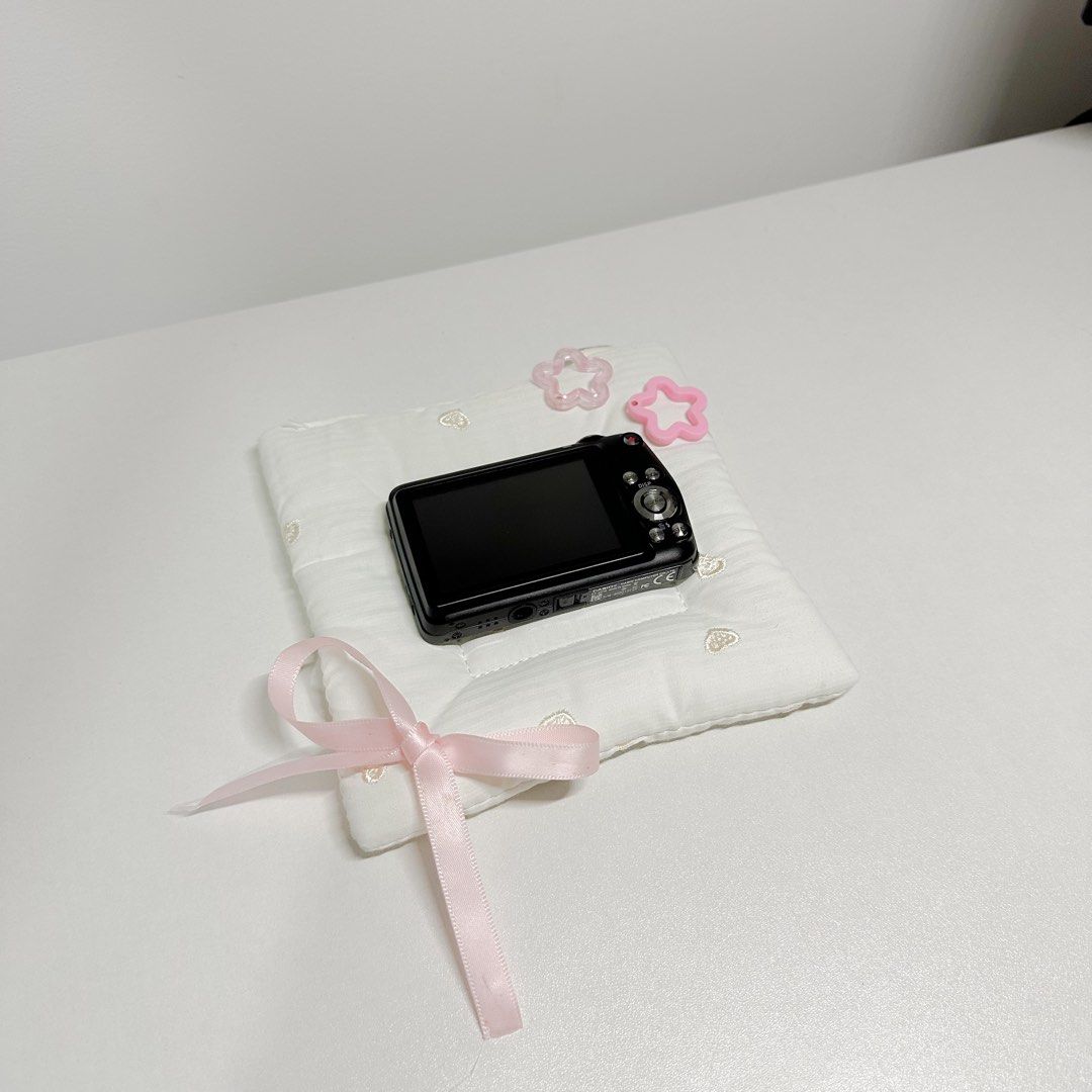 Casio Exilim EX Z215 Digicam/Digital Camera (Category: Cameras) located in Magalang. Submitted by nitch.digicams (Listing ID 1468590846, Image 2). Description: CASIO EXILIM EX-Z215 NO FUNCTIONAL ISSUES❕ 12.1 megapixels CCD sensor 3x optical zoom Body cosmetics: 9.5/10 fully functional✨ 𝙞𝙣𝙘𝙡𝙪𝙨𝙞𝙤𝙣𝙨 : unit, battery, memory card, original charger and handstrap NOTE: - has minimal scratches shipping nationwide LOC: pampanga MOD: j&t MOP: gca