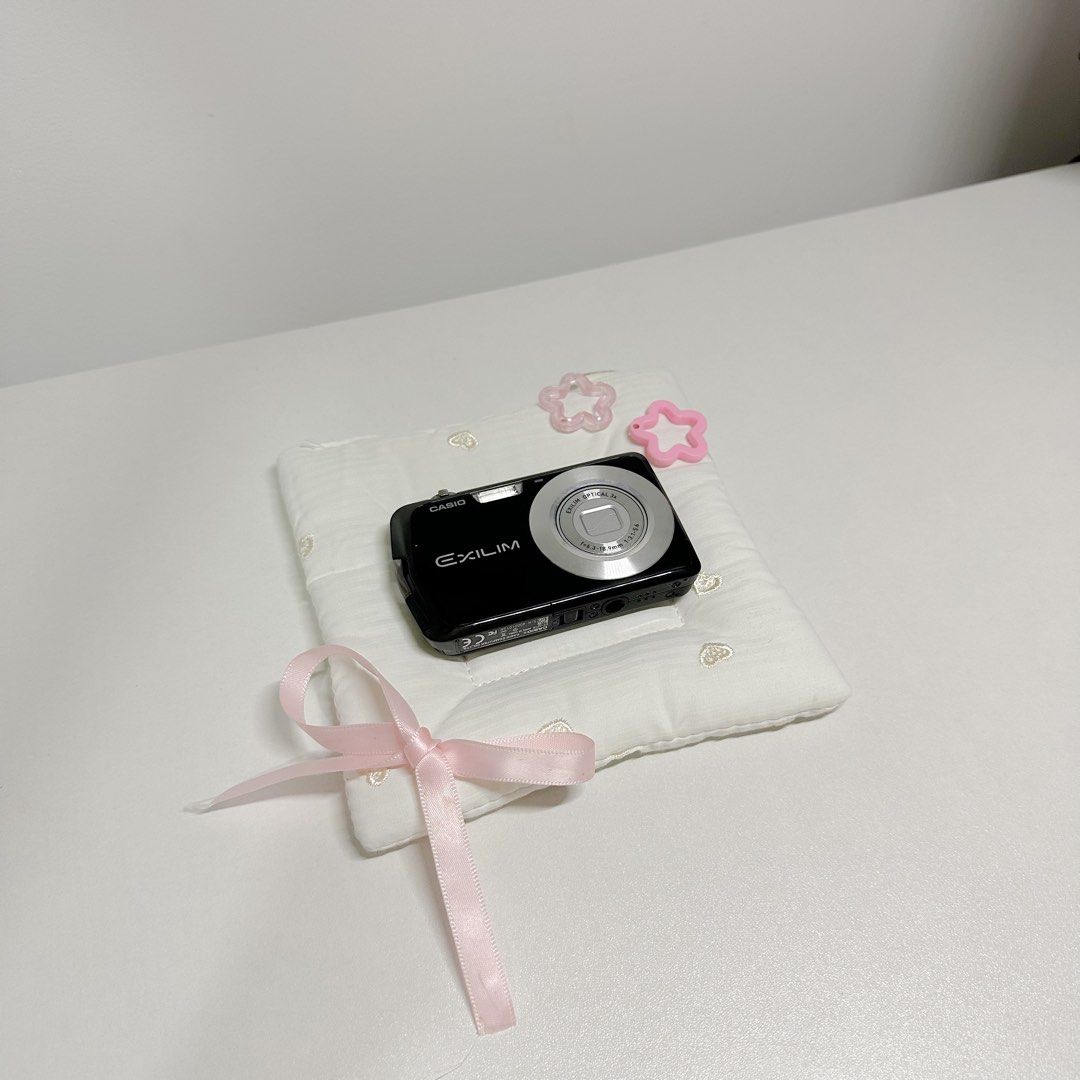 Casio Exilim EX Z215 Digicam/Digital Camera (Category: Cameras) located in Magalang. Submitted by nitch.digicams (Listing ID 1468590846, Image 1). Description: CASIO EXILIM EX-Z215 NO FUNCTIONAL ISSUES❕ 12.1 megapixels CCD sensor 3x optical zoom Body cosmetics: 9.5/10 fully functional✨ 𝙞𝙣𝙘𝙡𝙪𝙨𝙞𝙤𝙣𝙨 : unit, battery, memory card, original charger and handstrap NOTE: - has minimal scratches shipping nationwide LOC: pampanga MOD: j&t MOP: gca