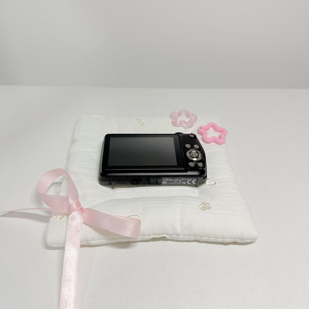 Casio Exilim EX Z215 Digicam/Digital Camera (Category: Cameras) located in Magalang. Submitted by nitch.digicams (Listing ID 1468590846, Image 3). Description: CASIO EXILIM EX-Z215 NO FUNCTIONAL ISSUES❕ 12.1 megapixels CCD sensor 3x optical zoom Body cosmetics: 9.5/10 fully functional✨ 𝙞𝙣𝙘𝙡𝙪𝙨𝙞𝙤𝙣𝙨 : unit, battery, memory card, original charger and handstrap NOTE: - has minimal scratches shipping nationwide LOC: pampanga MOD: j&t MOP: gca