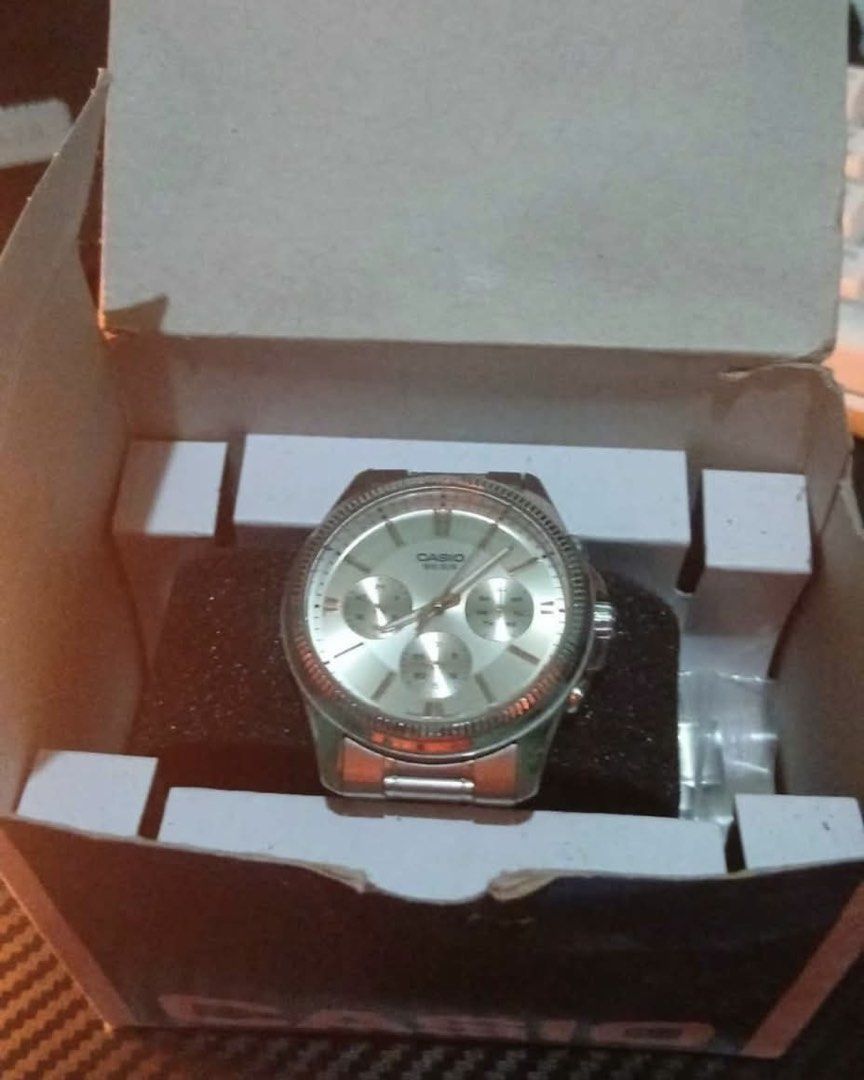 Casio WR 50M (Category: Men's Watches) located in Caloocan City. Submitted by aikee__ (Listing ID 1468599315, Image 1). Description: - Good as new - With extra links - With box (slightly damaged) - Negotiable price.