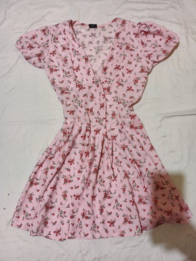 Casual Floral Dress (Category: Dresses) located in Tabuk. Submitted by andengg.flower (Listing ID 1468569471, Image 1). Description: .
