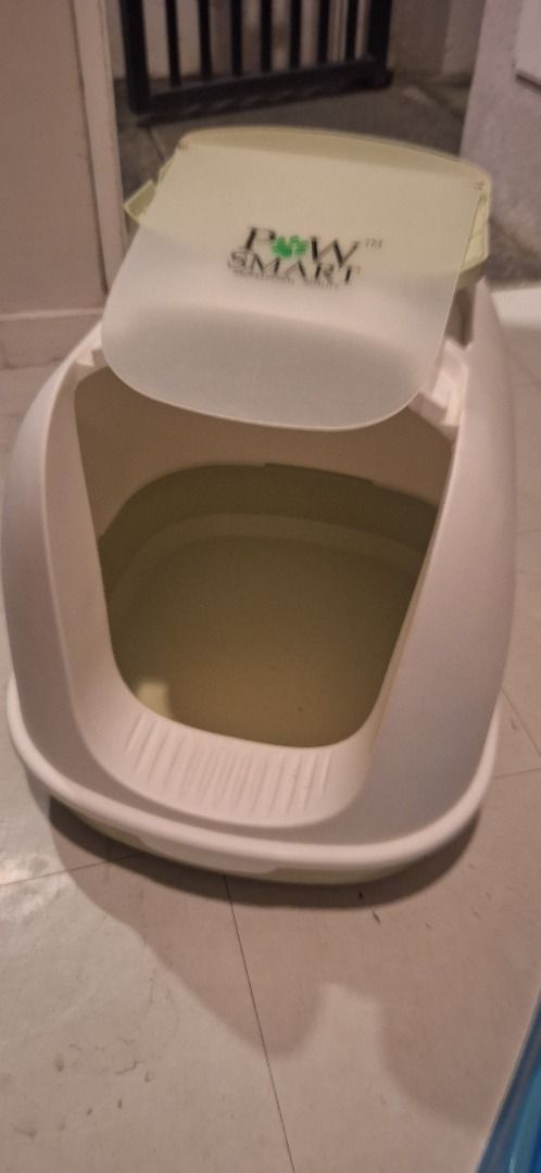 Cat litter box (Category: Homes & Other Pet Accessories) located in Mabalacat. Submitted by seila6 (Listing ID 1468509435, Image 2). Description: .
