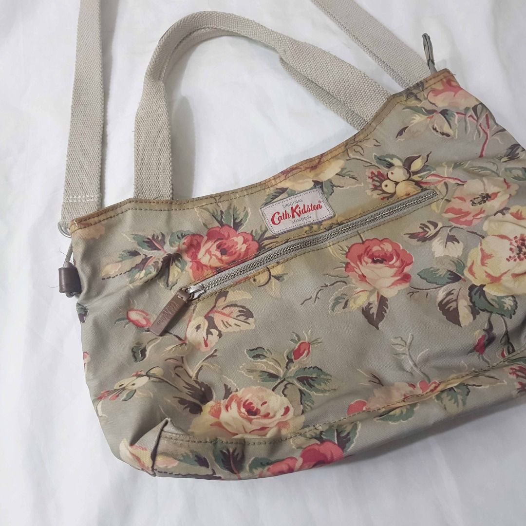 Cath Kidston sling bag (Category: Cross-body Bags) located in Cebu City. Submitted by dwightmendozasr (Listing ID 1468690306, Image 2). Description: Cath Kidston sling bag W- 15.0 L - 11.0 ~faint yellowing Php 120.00 + shipping fee CODE: OO2.