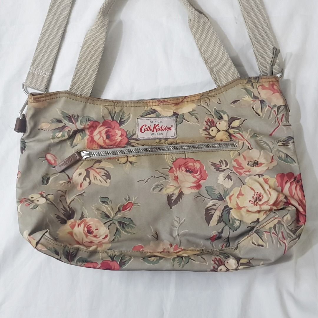 Cath Kidston sling bag (Category: Cross-body Bags) located in Cebu City. Submitted by dwightmendozasr (Listing ID 1468690306, Image 3). Description: Cath Kidston sling bag W- 15.0 L - 11.0 ~faint yellowing Php 120.00 + shipping fee CODE: OO2.