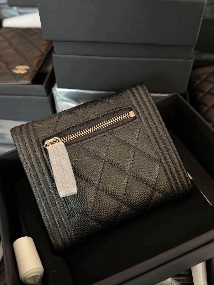 Sale‼️CC Wallet (Category: Wallets & Card holders) located in Manila. Submitted by bagsandmanymanymore1 (Listing ID 1468526931, Image 3). Description: CC Wallet Box and dustbag Serial number Gold hardware Caviar leather Before 8,500.