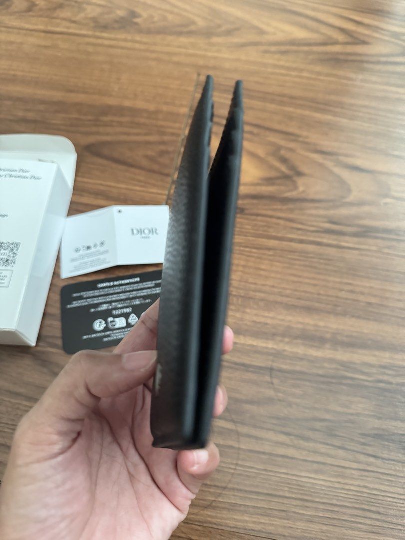 CD card holder (Category: Wallets & Card holders) located in Rizal. Submitted by thrifty.mom (Listing ID 1468619680, Image 3). Description: Unused G W P card holder Comes with box .