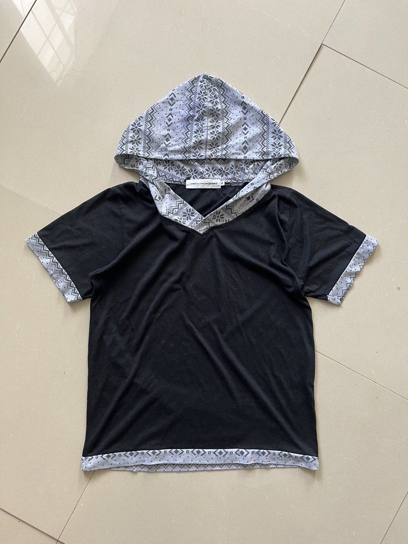 CDG 2005 (Category: Hoodies) located in Magarao. Submitted by chalkzone20 (Listing ID 1468529658, Image 2). Description: With issues (DM).