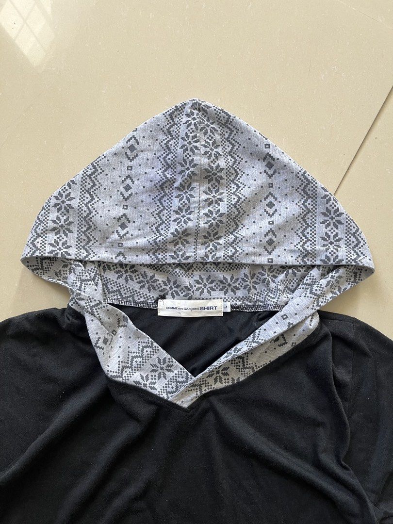 CDG 2005 (Category: Hoodies) located in Magarao. Submitted by chalkzone20 (Listing ID 1468529658, Image 3). Description: With issues (DM).