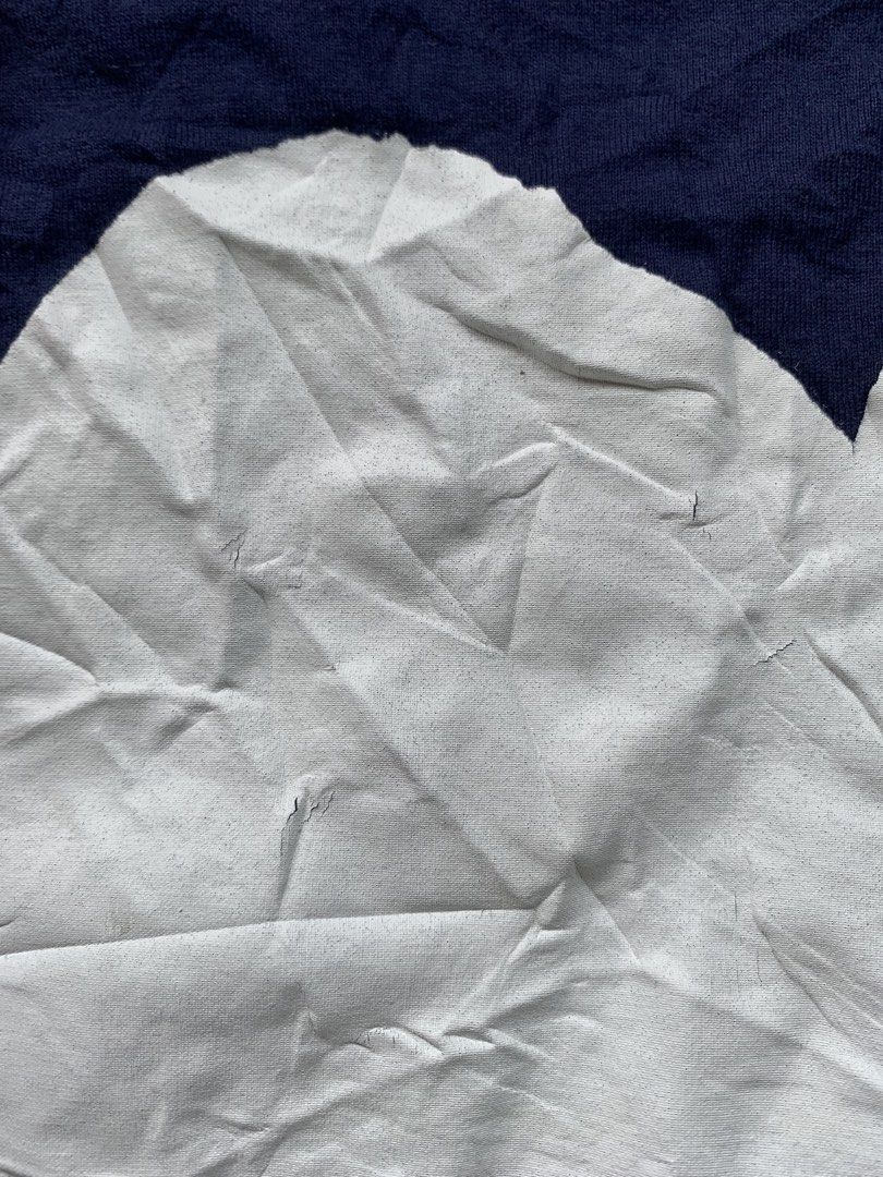 Cdg play (Category: Tshirts & Polo Shirts ) located in Cotabato. Submitted by clarence0918 (Listing ID 1468656367, Image 3). Description: excellent condition 19x28 minor crackings 9.8/10 color rate need wash.