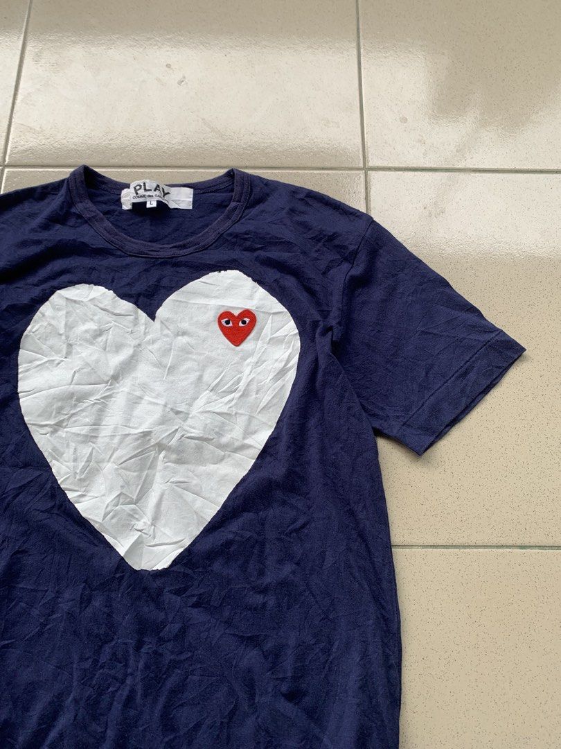 Cdg play (Category: Tshirts & Polo Shirts ) located in Cotabato. Submitted by clarence0918 (Listing ID 1468656367, Image 2). Description: excellent condition 19x28 minor crackings 9.8/10 color rate need wash.