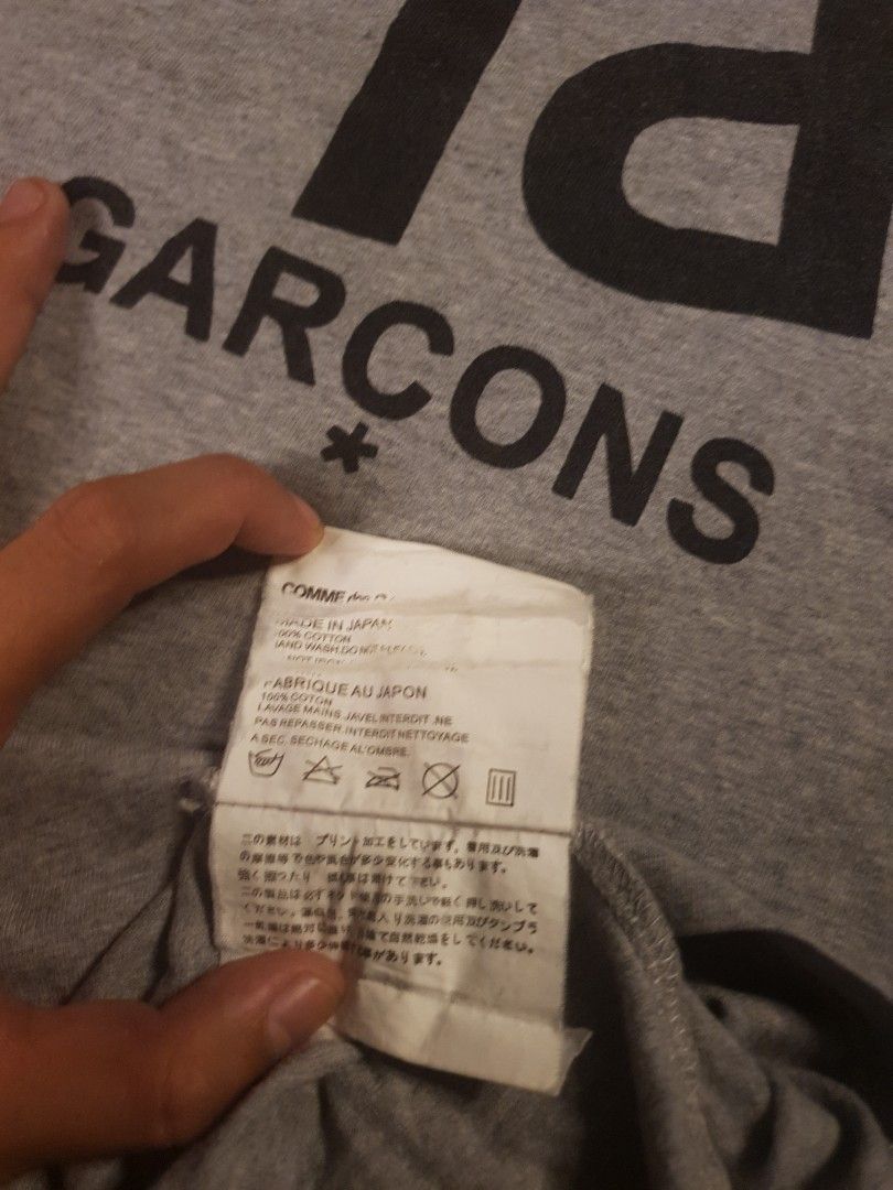 CDG PLAY Comme des Garcons (Category: Shirts) located in San Fernando. Submitted by retro.district. (Listing ID 1468712021, Image 3). Description: - Cdg play Comme des garcons - Size: Large - Condition: Excellent - No issue - Color Rate: 9.5/10.