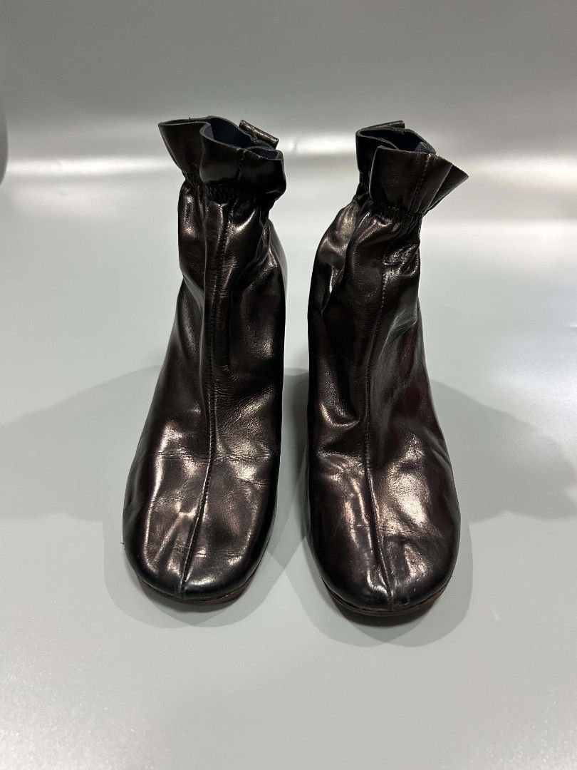 Celine ruffled ankle boots phoebe philo (Category: Sneakers & Footwear) located in Santa Rosa. Submitted by _ba_mo_si_ (Listing ID 1468535961, Image 2). Description: Pair only Size 36 Plus sf Dm.