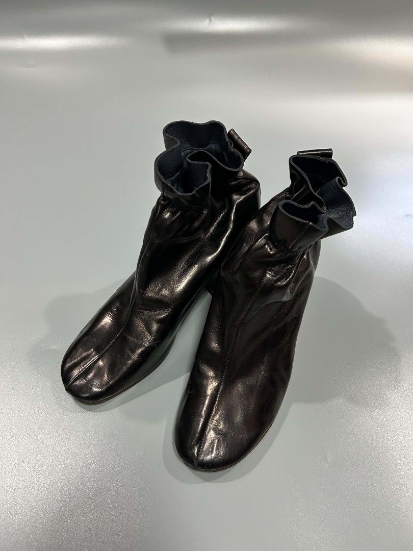 Celine ruffled ankle boots phoebe philo (Category: Sneakers & Footwear) located in Santa Rosa. Submitted by _ba_mo_si_ (Listing ID 1468535961, Image 3). Description: Pair only Size 36 Plus sf Dm.