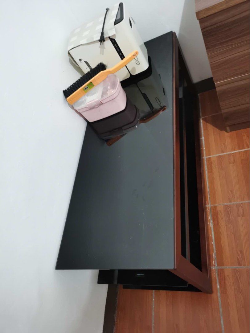 Center table (Category: Tables & Sets) located in Manila. Submitted by ivyfv04 (Listing ID 1468537769, Image 2). Description: Glass center table No issue.