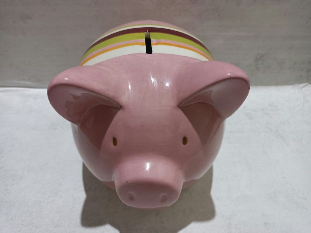 Ceramic Piggy Bank (Category: Everything Else Others) located in Davao. Submitted by lotispreloved (Listing ID 1468663458, Image 2). Description: .