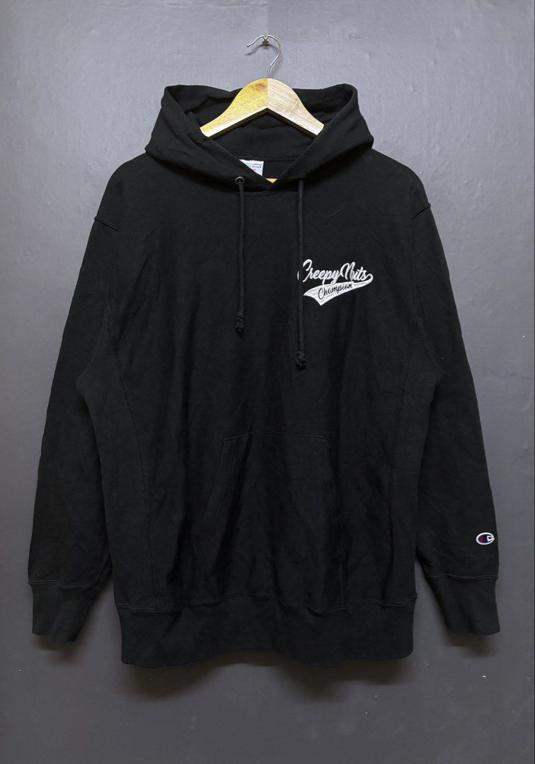 Champion Reverse Weave (Category: Coats, Jackets and Outerwear) located in Cavite. Submitted by staythrifted.23 (Listing ID 1468610091, Image 1). Description: Medium on 🏷️ ( Oversized ) Dimes : Length 28 Width 24 Like new Color rate 9.9/10 Issue ❌ Loc. Cavite We ship nationwide Payment first .