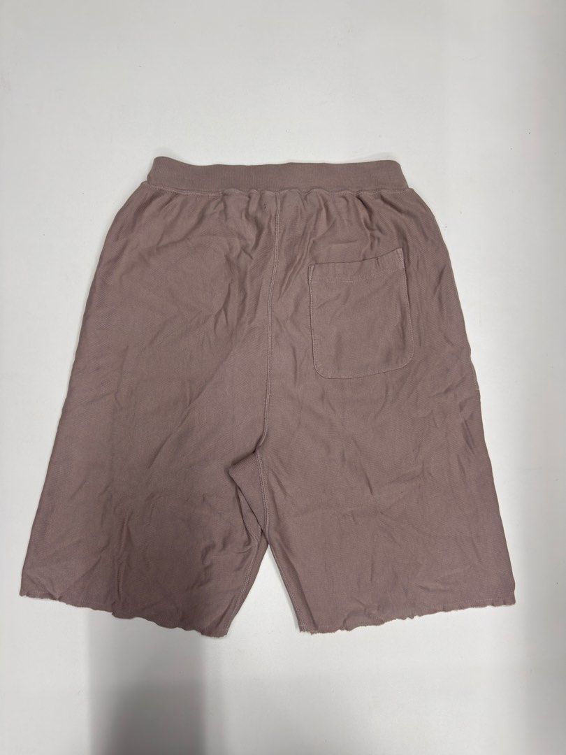 Champion Reverse Weave Dust Pink Sweat Shorts Size Large (Category: Shorts) located in Bustos. Submitted by thenlnclot60500 (Listing ID 1468602789, Image 2). Description: - Brand: Champion Reverse Weave - Style/Color: Dusty pink / mauve sweat shorts - Size: Large (tag inside waistband) - Material: Thick 100% cotton French terry (Style C3-T515) - Design: Classic embroidered C logo near left hip - Features: Adjustable drawstring waist with metal gr